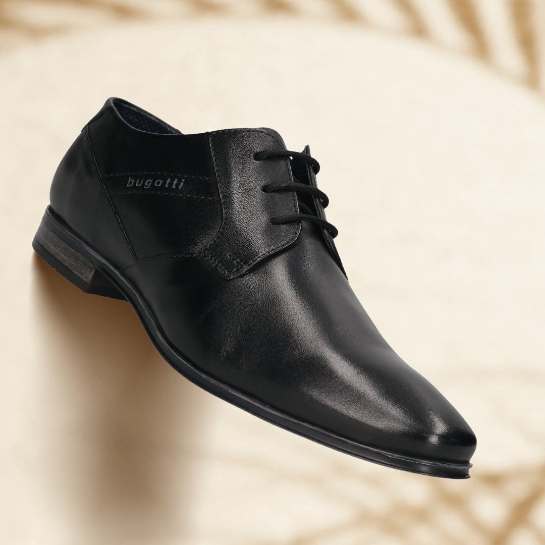 Men's Bugatti derby black leather shoes with a pointed toe and plain toe featuring a moulded heel , a pvc outsole , and laces fastening.