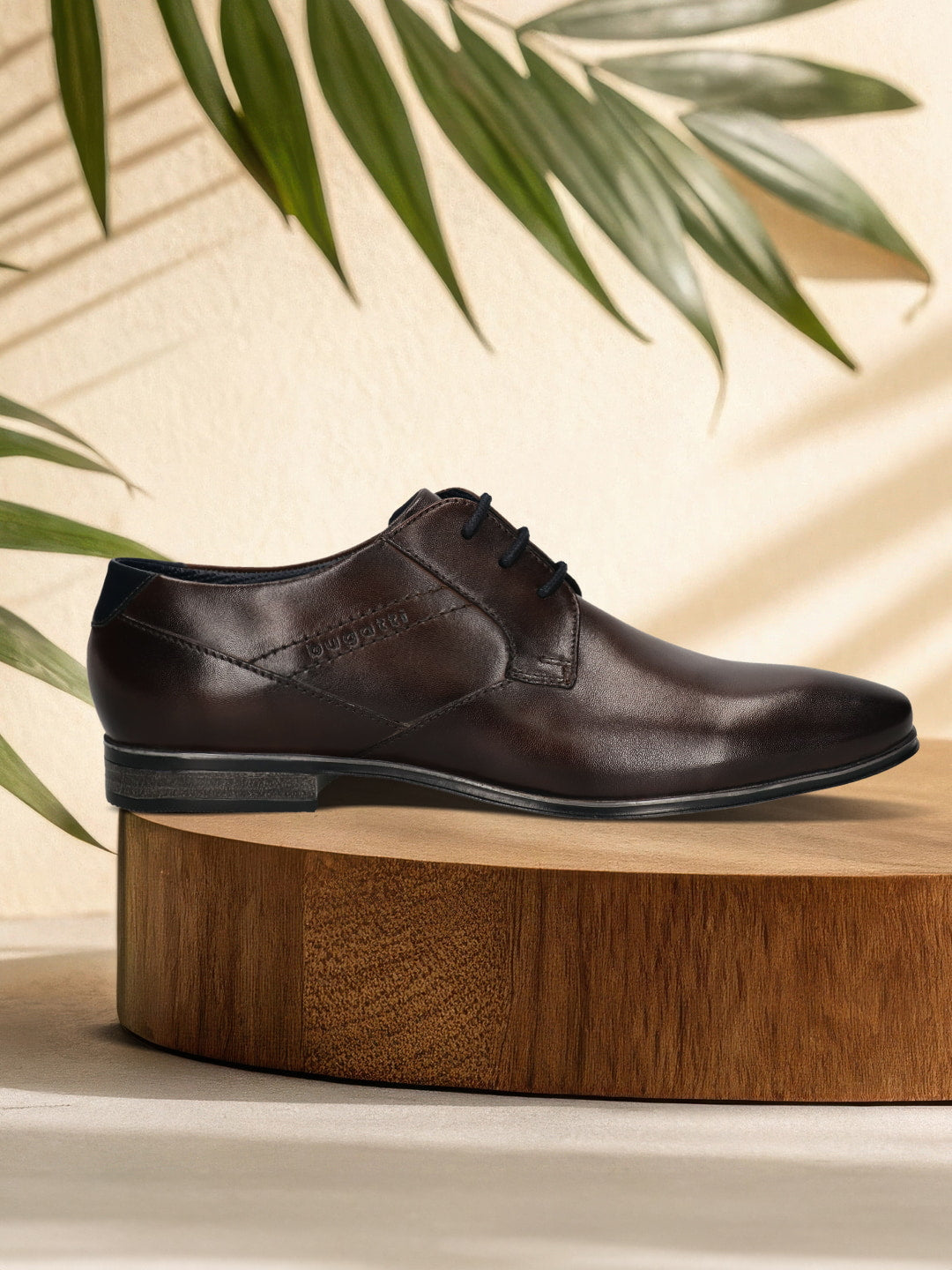 Men's Bugatti derby brown leather shoes with a pointed toe and plain toe featuring a moulded heel , a pvc outsole , and laces fastening.