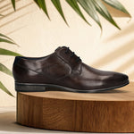 Men's Bugatti derby brown leather shoes with a pointed toe and plain toe featuring a moulded heel , a pvc outsole , and laces fastening.