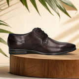 Men's Bugatti derby brown leather shoes with a pointed toe and plain toe featuring a moulded heel , a pvc outsole , and laces fastening.
