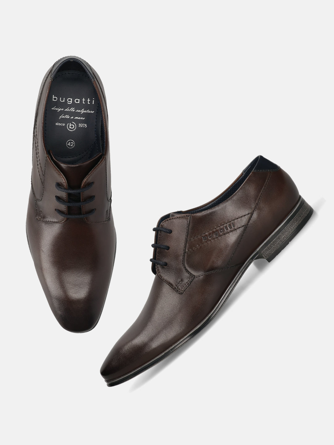 Men's Bugatti derby brown leather shoes with a pointed toe and plain toe featuring a moulded heel , a pvc outsole , and laces fastening.