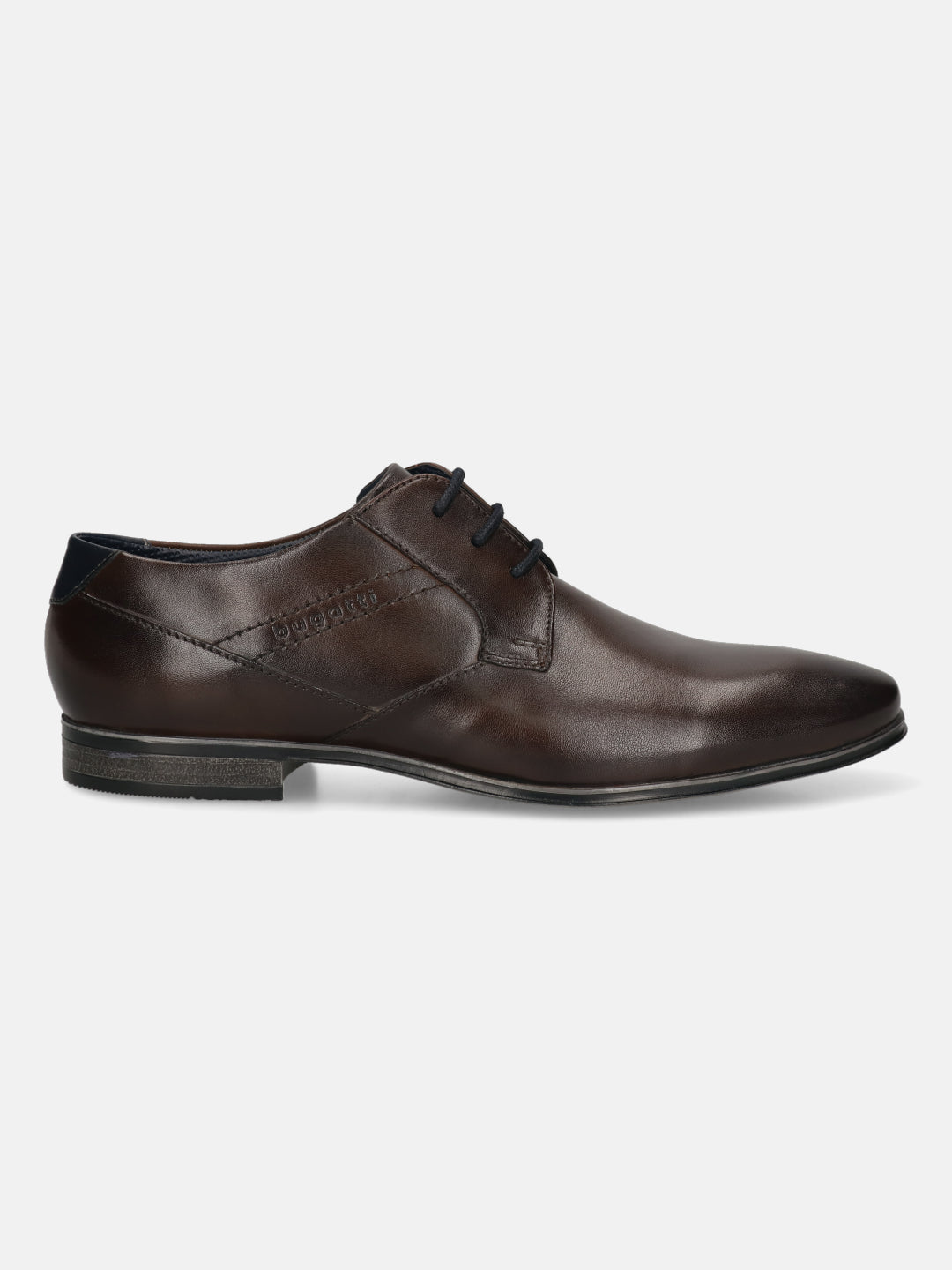 Men's Bugatti derby brown leather shoes with a pointed toe and plain toe featuring a moulded heel , a pvc outsole , and laces fastening.