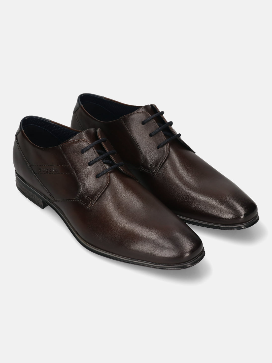 Men's Bugatti derby brown leather shoes with a pointed toe and plain toe featuring a moulded heel , a pvc outsole , and laces fastening.