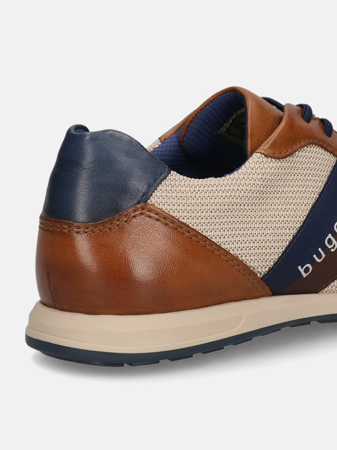 Men's Bugatti leather cognac leather shoes with a round toe , a tpr outsole , and laces fastening.