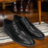 Men's Bugatti derby black leather shoes with a pointed toe and plain toe featuring a moulded heel , a tpr outsole , and laces fastening.