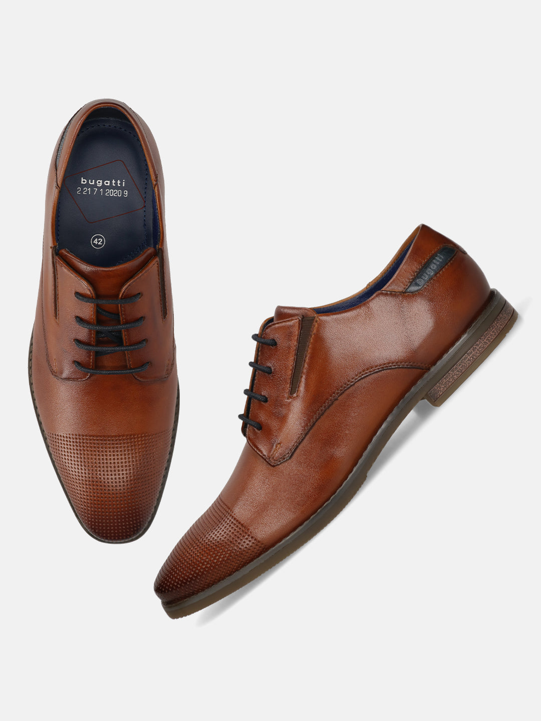 Men's Bugatti derby cognac leather shoes with a pointed toe and plain toe featuring a moulded heel , a tpr outsole , and laces fastening.
