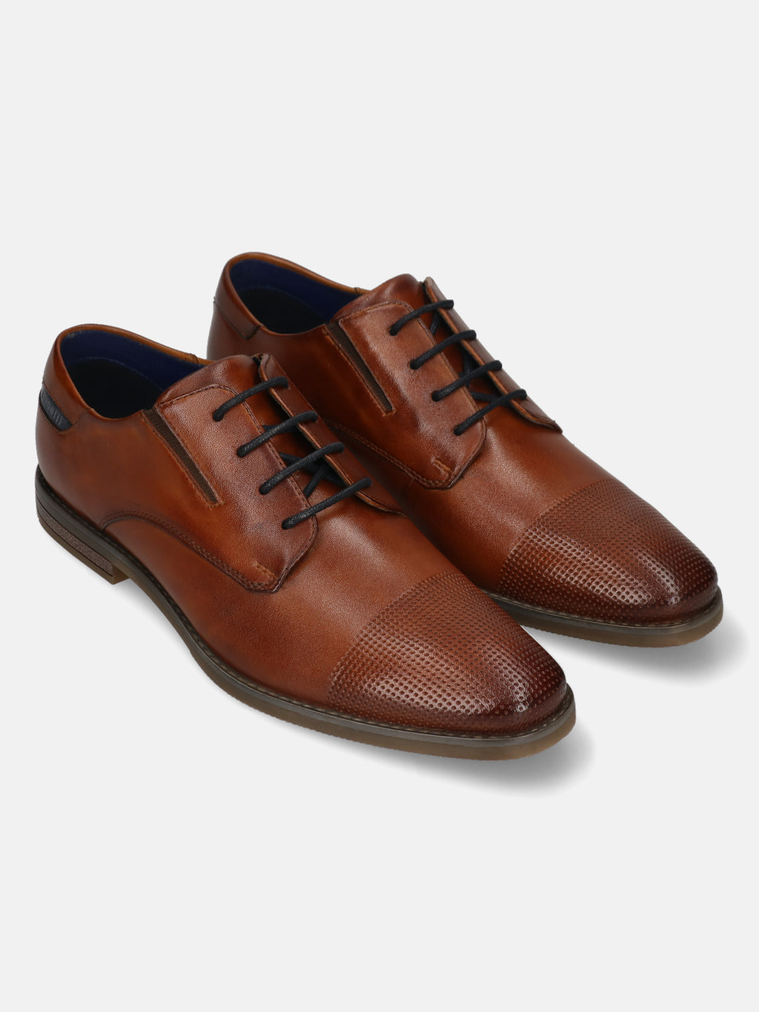 Men's Bugatti derby cognac leather shoes with a pointed toe and plain toe featuring a moulded heel , a tpr outsole , and laces fastening.