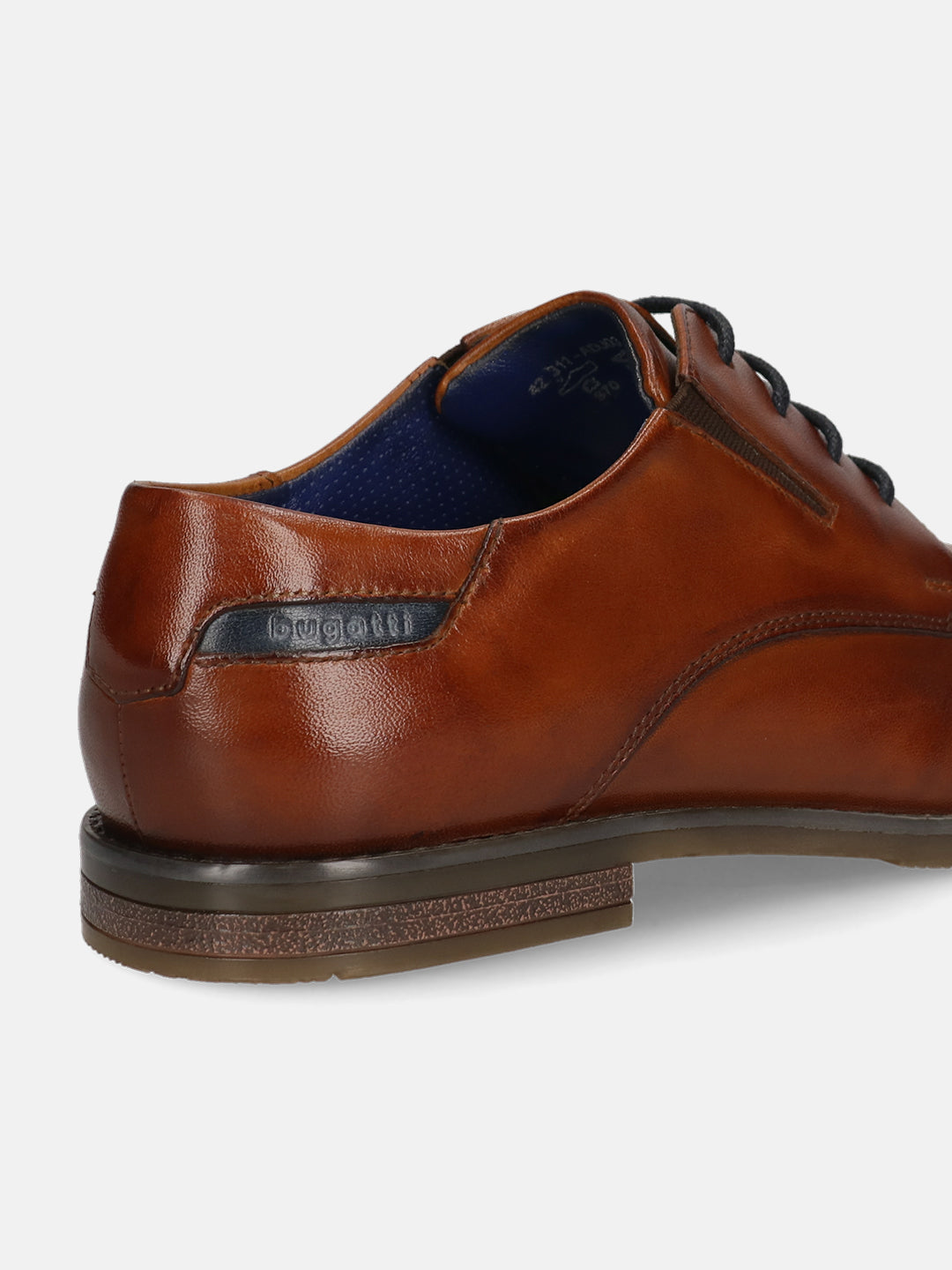 Men's Bugatti derby cognac leather shoes with a pointed toe and plain toe featuring a moulded heel , a tpr outsole , and laces fastening.
