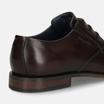 Men's Bugatti derby brown leather shoes with a pointed toe and plain toe featuring a moulded heel , a tpr outsole , and laces fastening.