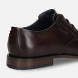 Men's Bugatti derby brown leather shoes with a pointed toe and plain toe featuring a moulded heel , a tpr outsole , and laces fastening.