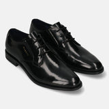 Men's Bugatti derby black leather shoes with a pointed toe and plain toe featuring a moulded heel , a tpr outsole , and laces fastening.