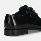 Men's Bugatti derby black leather shoes with a pointed toe and plain toe featuring a moulded heel , a tpr outsole , and laces fastening.