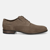 Men's Bugatti derby beige leather shoes with a pointed toe and plain toe featuring a moulded heel , a tpr outsole , and laces fastening.