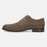 Men's Bugatti derby beige leather shoes with a pointed toe and plain toe featuring a moulded heel , a tpr outsole , and laces fastening.