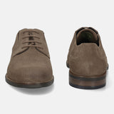 Men's Bugatti derby beige leather shoes with a pointed toe and plain toe featuring a moulded heel , a tpr outsole , and laces fastening.
