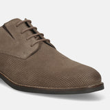 Men's Bugatti derby beige leather shoes with a pointed toe and plain toe featuring a moulded heel , a tpr outsole , and laces fastening.