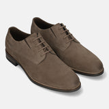 Men's Bugatti derby beige leather shoes with a pointed toe and plain toe featuring a moulded heel , a tpr outsole , and laces fastening.