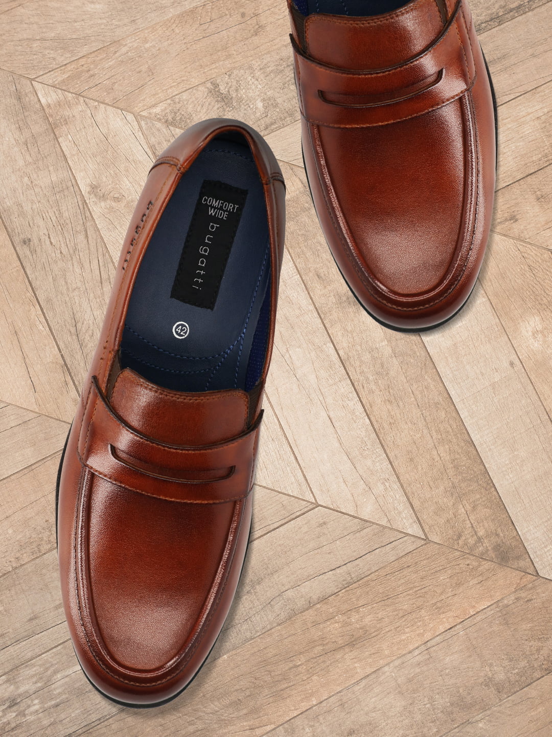 Men's Bugatti penny loafer cognac leather shoes with a pointed toe and apron toe featuring a moulded heel , a tpr outsole.