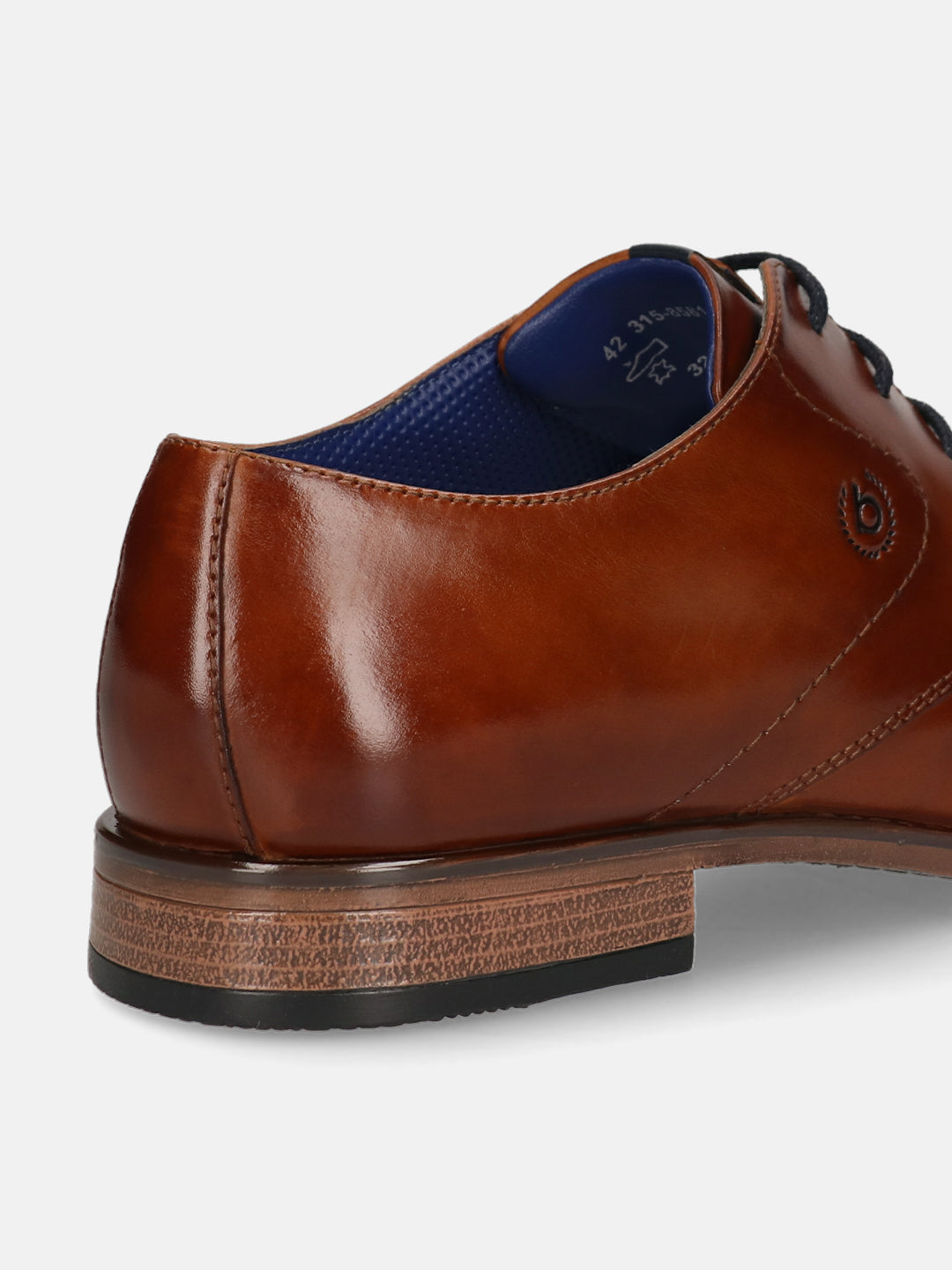 Men's Bugatti derby cognac leather shoes with a pointed toe and cap toe featuring a moulded heel , a tpr outsole , and laces fastening.