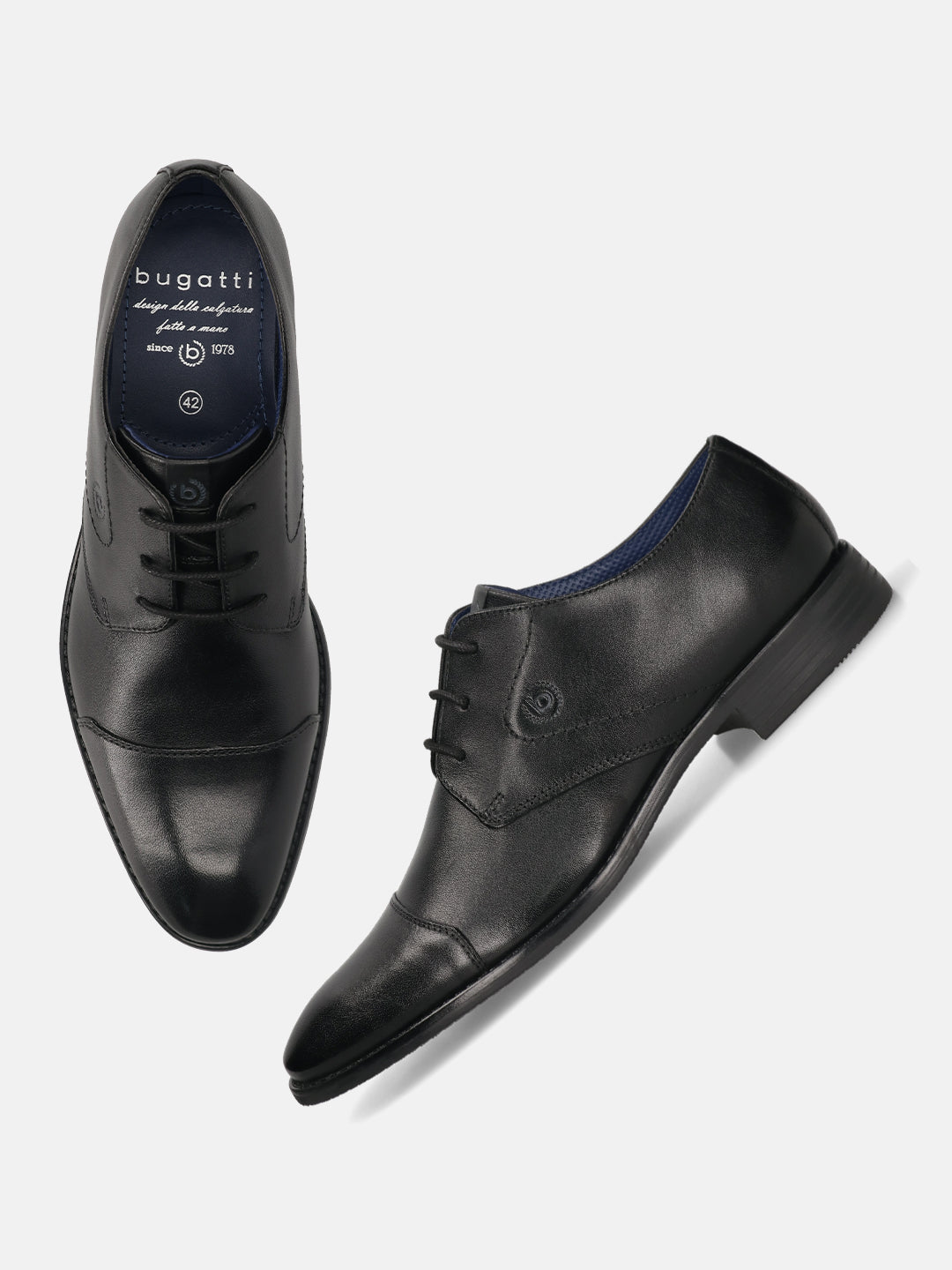 Men's Bugatti derby black leather shoes with a pointed toe and cap toe featuring a moulded heel , a tpr outsole , and laces fastening.