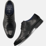 Men's Bugatti derby black leather shoes with a pointed toe and cap toe featuring a moulded heel , a tpr outsole , and laces fastening.