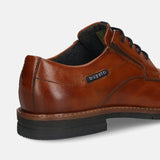 Men's Bugatti derby cognac leather shoes with a round toe and plain toe featuring a stacked heel , a tpr outsole , and laces fastening.