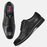Men's Bugatti derby black leather shoes with a round toe and plain toe featuring a stacked heel , a tpr outsole , and laces fastening.