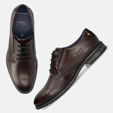 Men's Bugatti derby brown leather shoes with a round toe and plain toe featuring a moulded heel , a tpr outsole , and laces fastening.