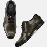 Men's Bugatti derby green leather shoes with a pointed toe and plain toe featuring a stacked heel , a leather outsole , and laces fastening.