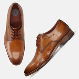 Men's Bugatti derby cognac leather shoes with a pointed toe and plain toe featuring a stacked heel , a leather outsole , and laces fastening.