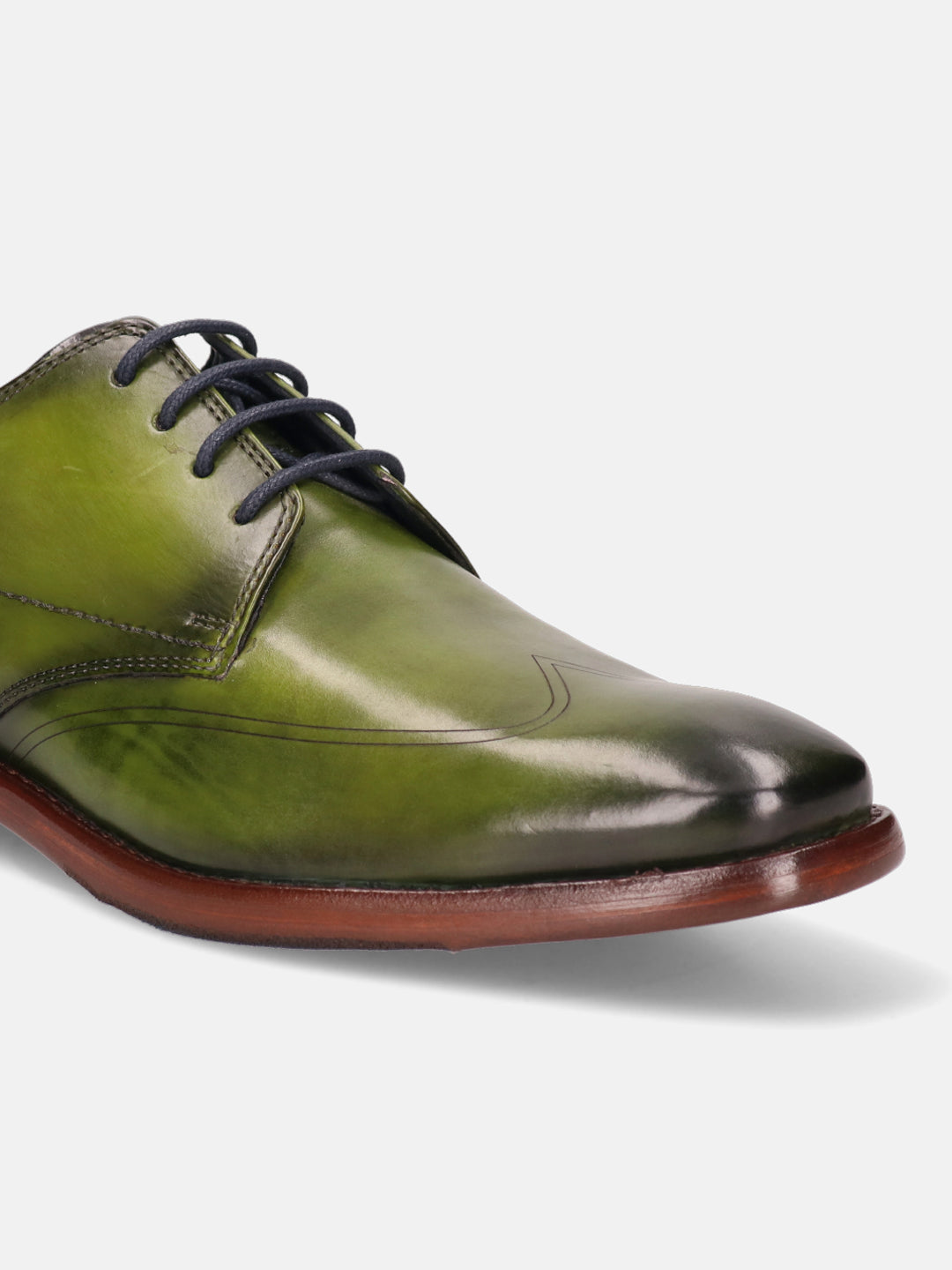 A green Men's bugatti Derby featuring a chisel wing tip, stacked heel. Made from premium genuine leather with a durable leather outsole, this laces design offers both style and comfort.