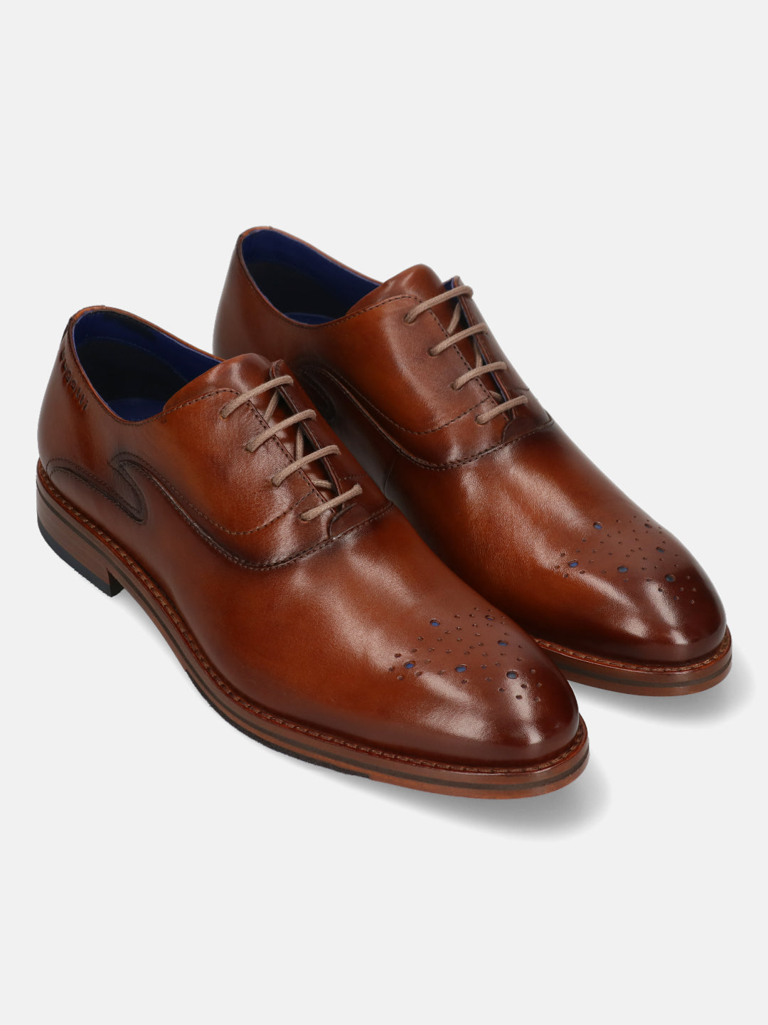 A cognac Men's bugatti Oxford featuring a almond toe medallion toe, stacked heel. Made from premium genuine leather with a durable leather outsole, this laces design offers both style and comfort.