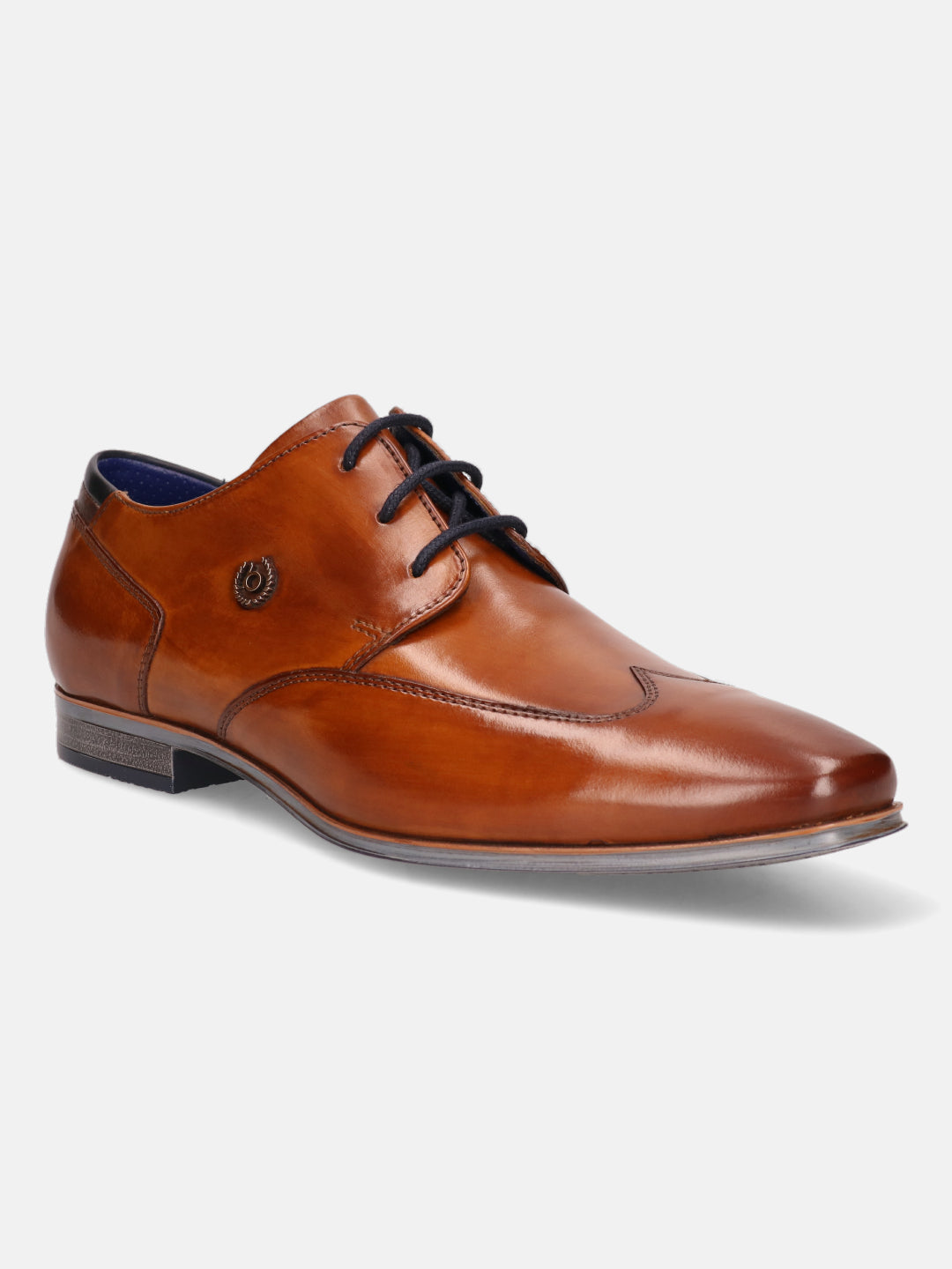 A cognac Men's bugatti Derby featuring a round wing tip, moulded  heel. Made from premium genuine leather with a durable high quality synthetic outsole, this laces design offers both style and comfort.