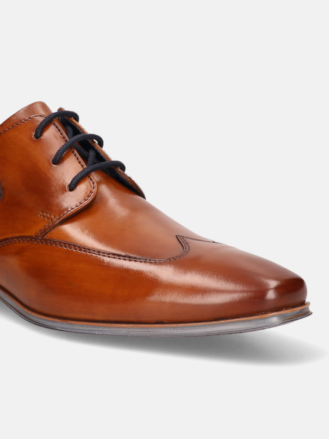 A cognac Men's bugatti Derby featuring a round wing tip, moulded  heel. Made from premium genuine leather with a durable high quality synthetic outsole, this laces design offers both style and comfort.
