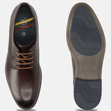 Men's Bugatti derby brown leather shoes with a round toe and plain toe featuring a moulded heel , a tpr outsole , and laces fastening.