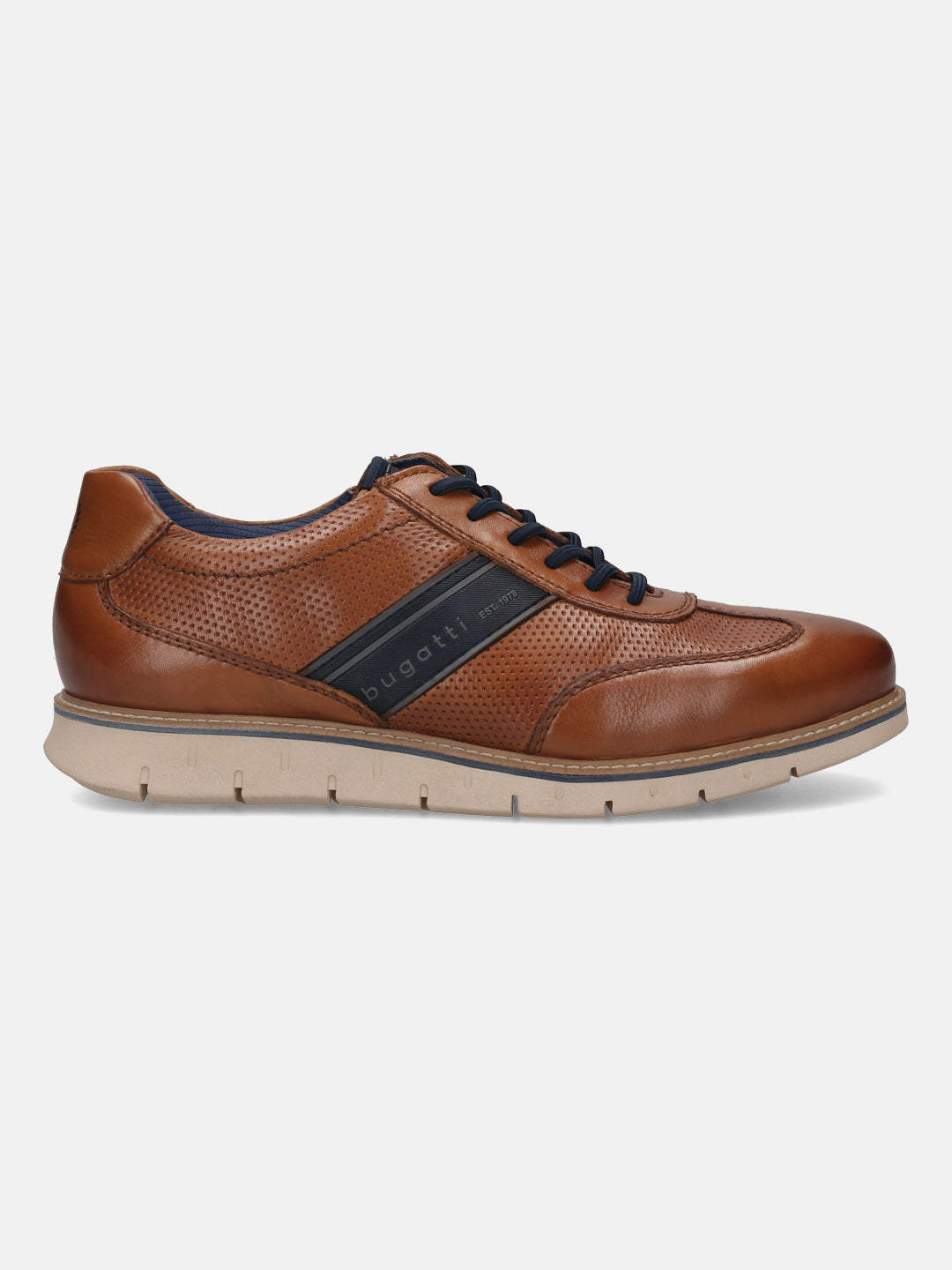 Men's Bugatti leather cognac leather shoes with a round toe , a tpr outsole , and laces fastening.