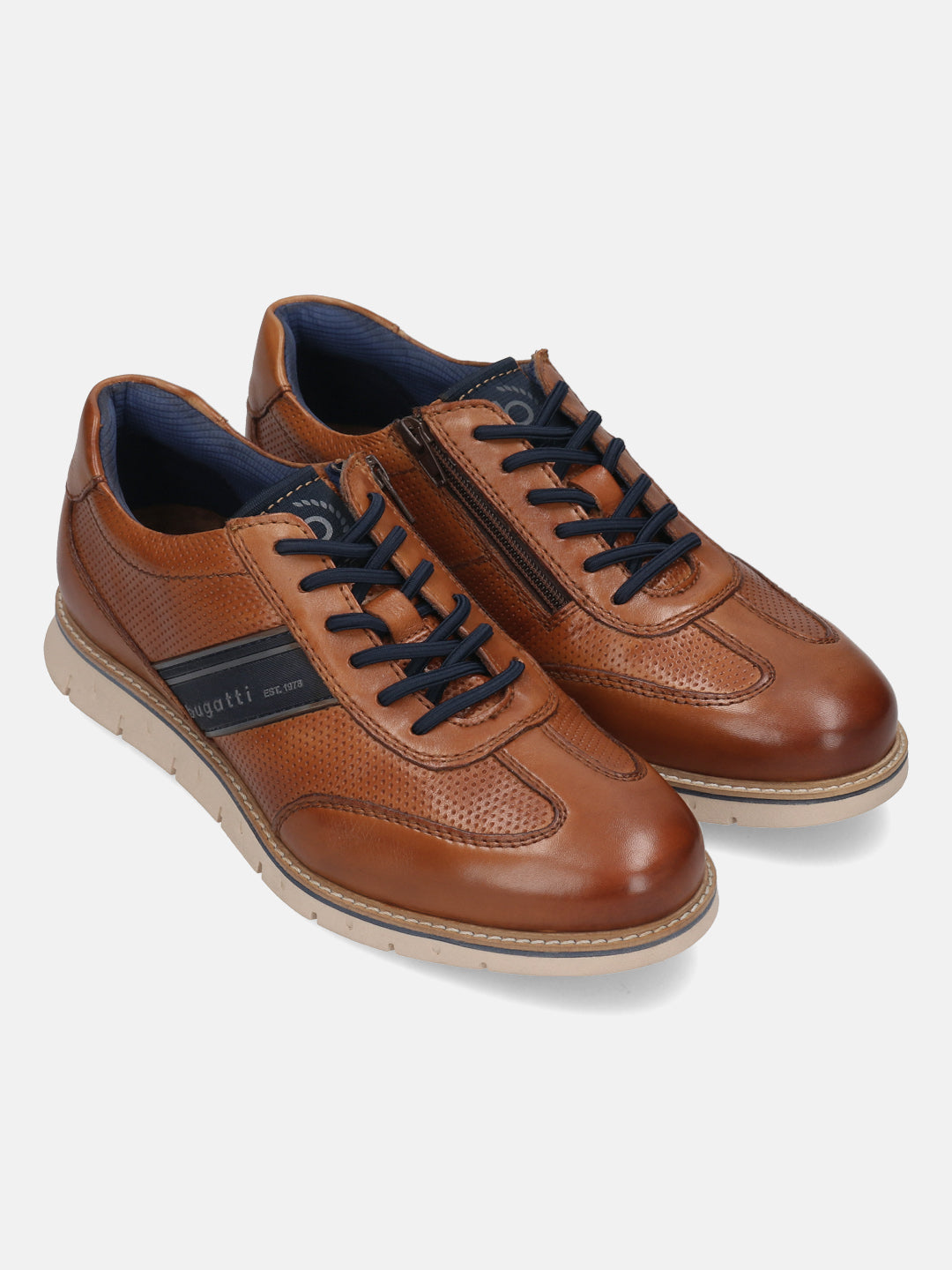 Men's Bugatti leather cognac leather shoes with a round toe , a tpr outsole , and laces fastening.