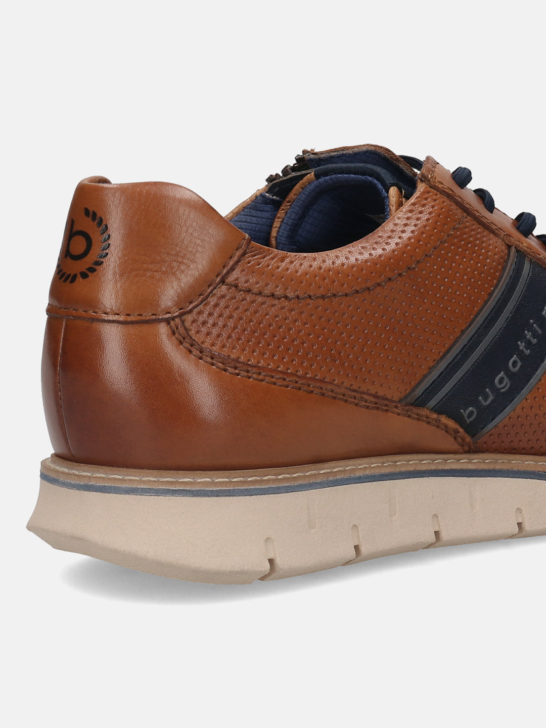 Men's Bugatti leather cognac leather shoes with a round toe , a tpr outsole , and laces fastening.
