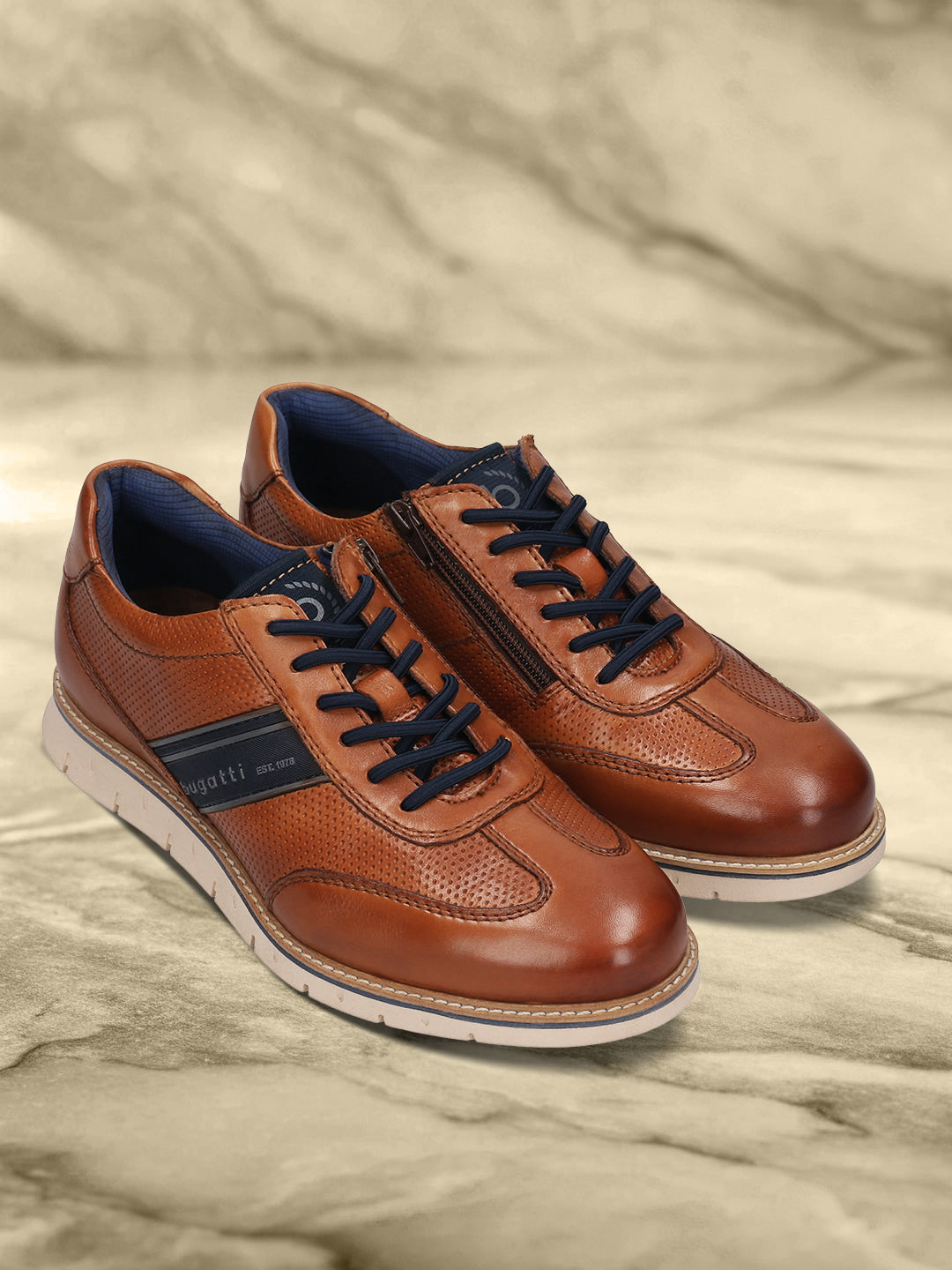 Men's Bugatti leather cognac leather shoes with a round toe , a tpr outsole , and laces fastening.