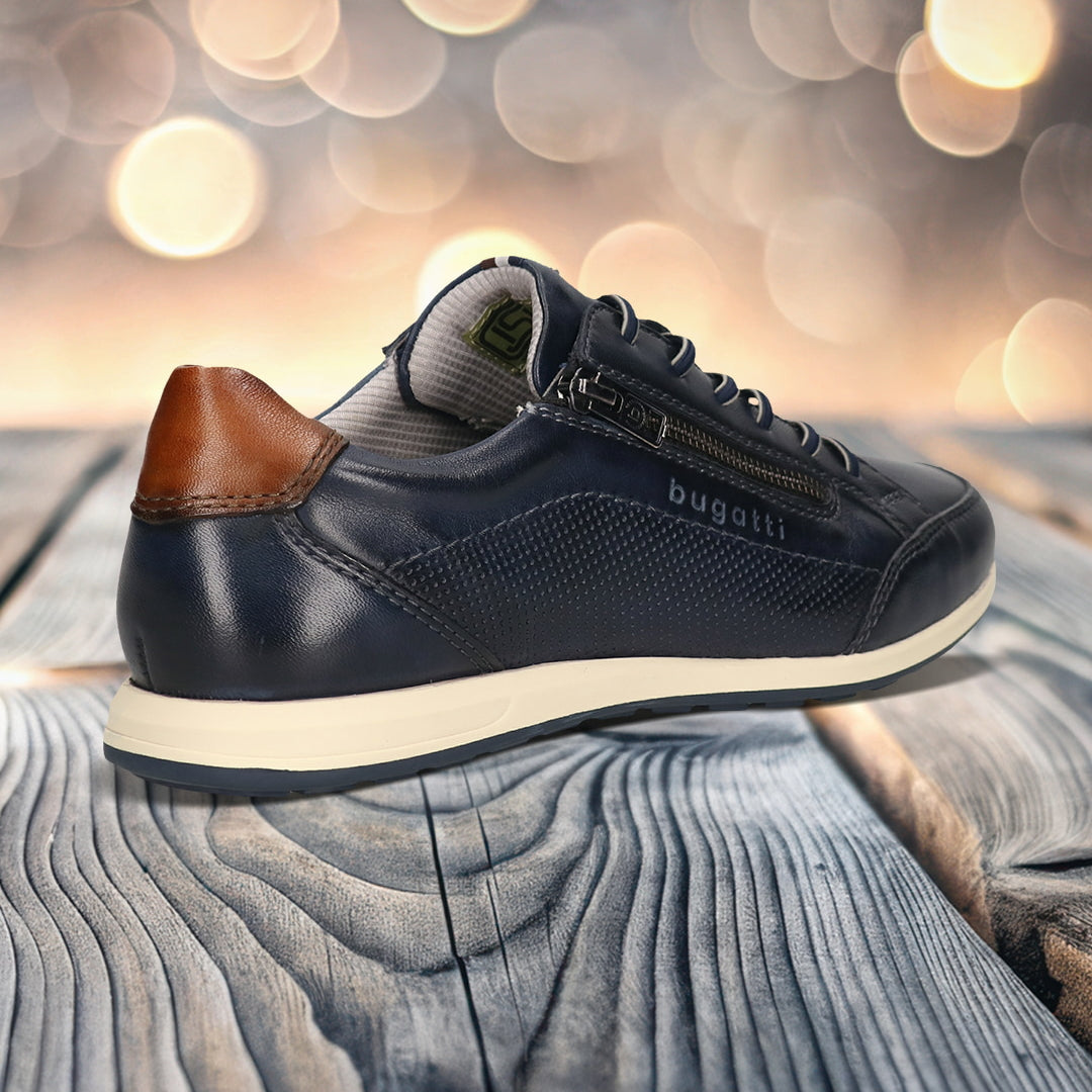 Men's Bugatti leather brown leather shoes with a round toe , a tpr outsole , and laces fastening.