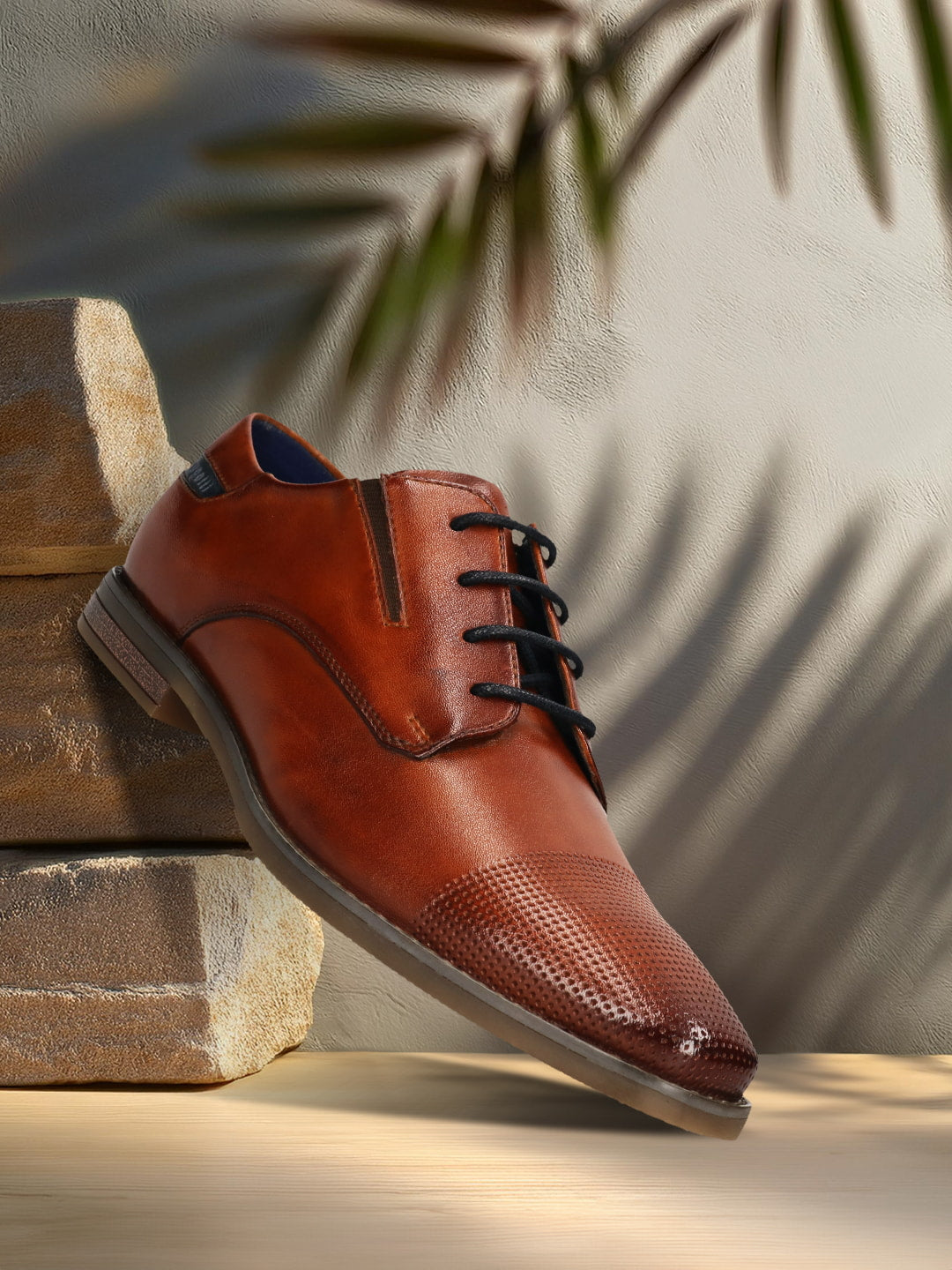 Men's Bugatti derby cognac leather shoes with a pointed toe and plain toe featuring a moulded heel , a tpr outsole , and laces fastening.