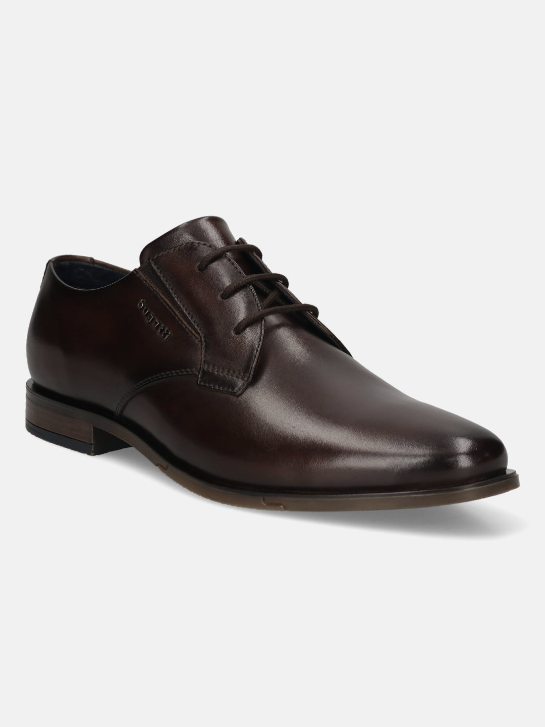 Men's Bugatti derby brown leather shoes with a pointed toe and plain toe featuring a moulded heel , a tpr outsole , and laces fastening.