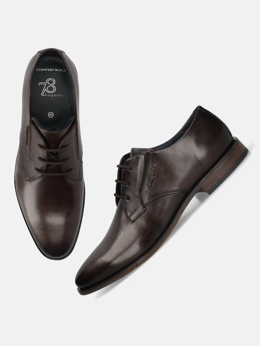Men's Bugatti derby brown leather shoes with a pointed toe and plain toe featuring a moulded heel , a tpr outsole , and laces fastening.