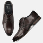 Men's Bugatti derby brown leather shoes with a pointed toe and plain toe featuring a moulded heel , a tpr outsole , and laces fastening.