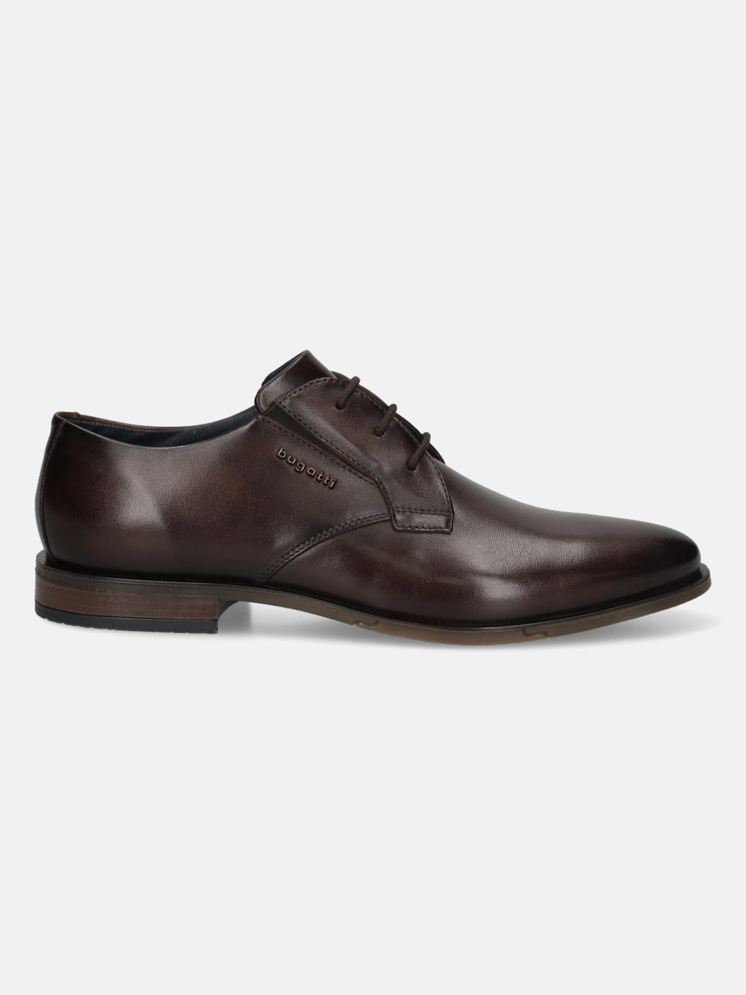 Men's Bugatti derby brown leather shoes with a pointed toe and plain toe featuring a moulded heel , a tpr outsole , and laces fastening.