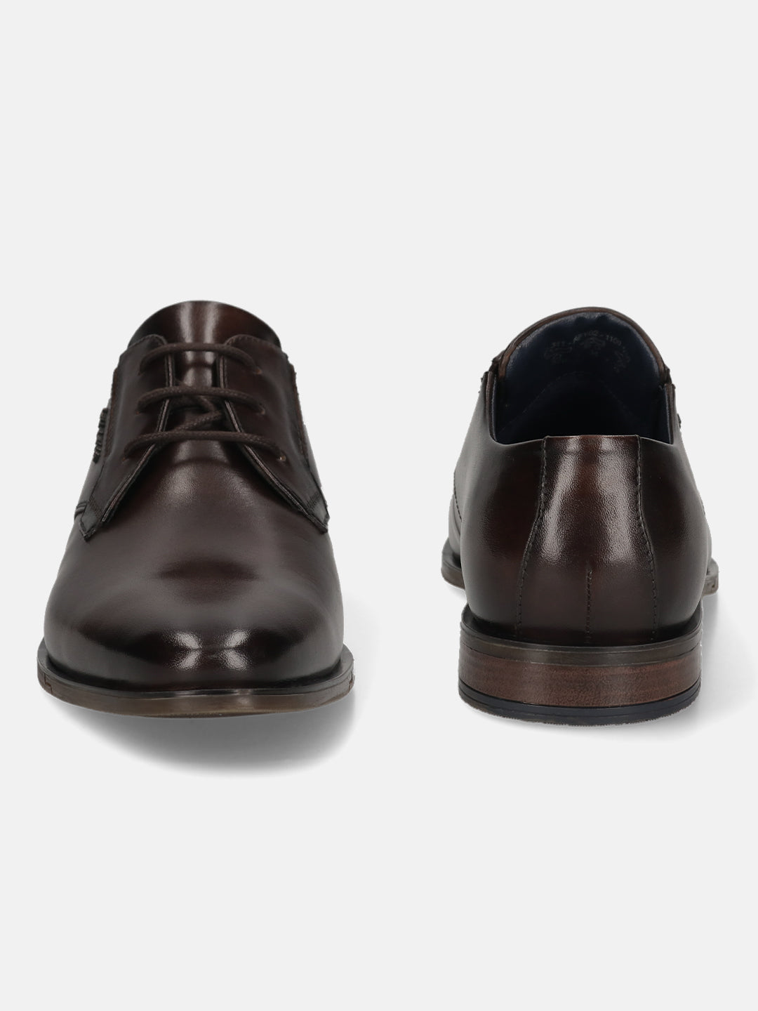 Men's Bugatti derby brown leather shoes with a pointed toe and plain toe featuring a moulded heel , a tpr outsole , and laces fastening.