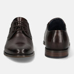 Men's Bugatti derby brown leather shoes with a pointed toe and plain toe featuring a moulded heel , a tpr outsole , and laces fastening.