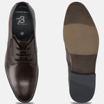 Men's Bugatti derby brown leather shoes with a pointed toe and plain toe featuring a moulded heel , a tpr outsole , and laces fastening.