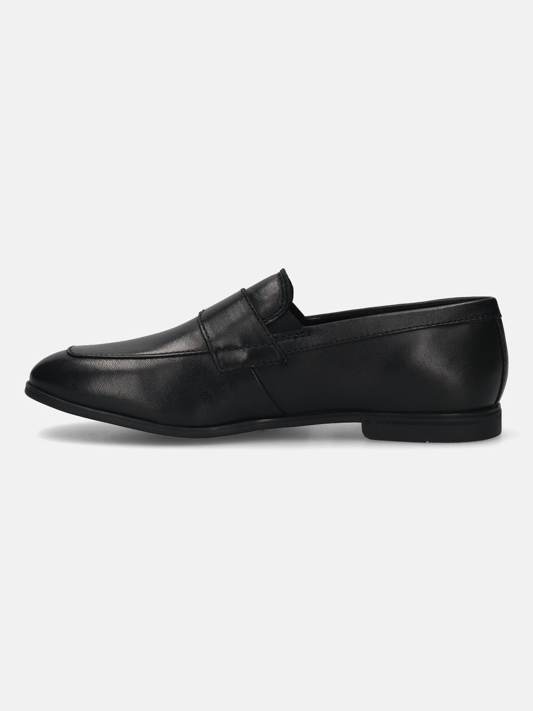 Men's Bugatti penny loafer black leather shoes with a pointed toe and apron toe featuring a stacked heel , a tpr outsole.