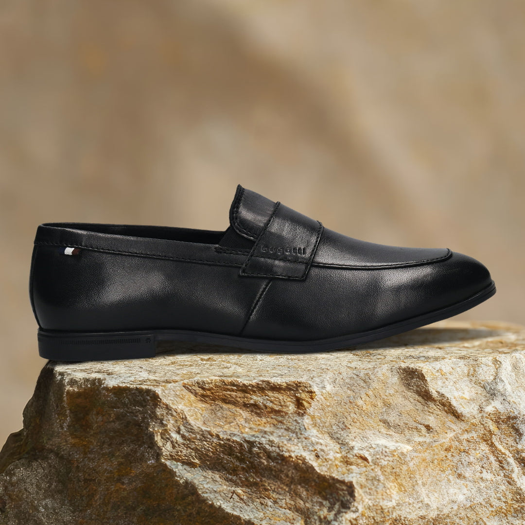 Men's Bugatti penny loafer black leather shoes with a pointed toe and apron toe featuring a stacked heel , a tpr outsole.